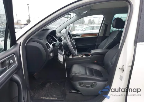 2011 Volkswagen Touareg Tdi Lux z USA, uszkodzony, nr VIN WVGFK9BP1BD001992